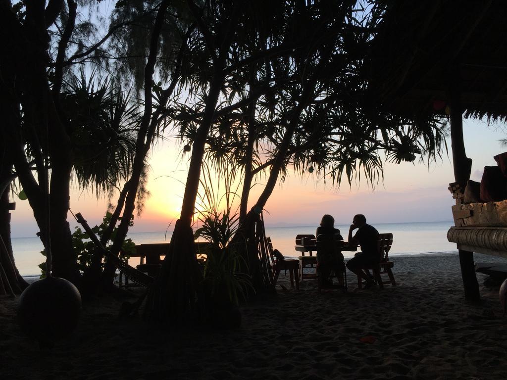 Cocobar&Bungalow'Kohjum Hotel Koh Jum Bagian luar foto